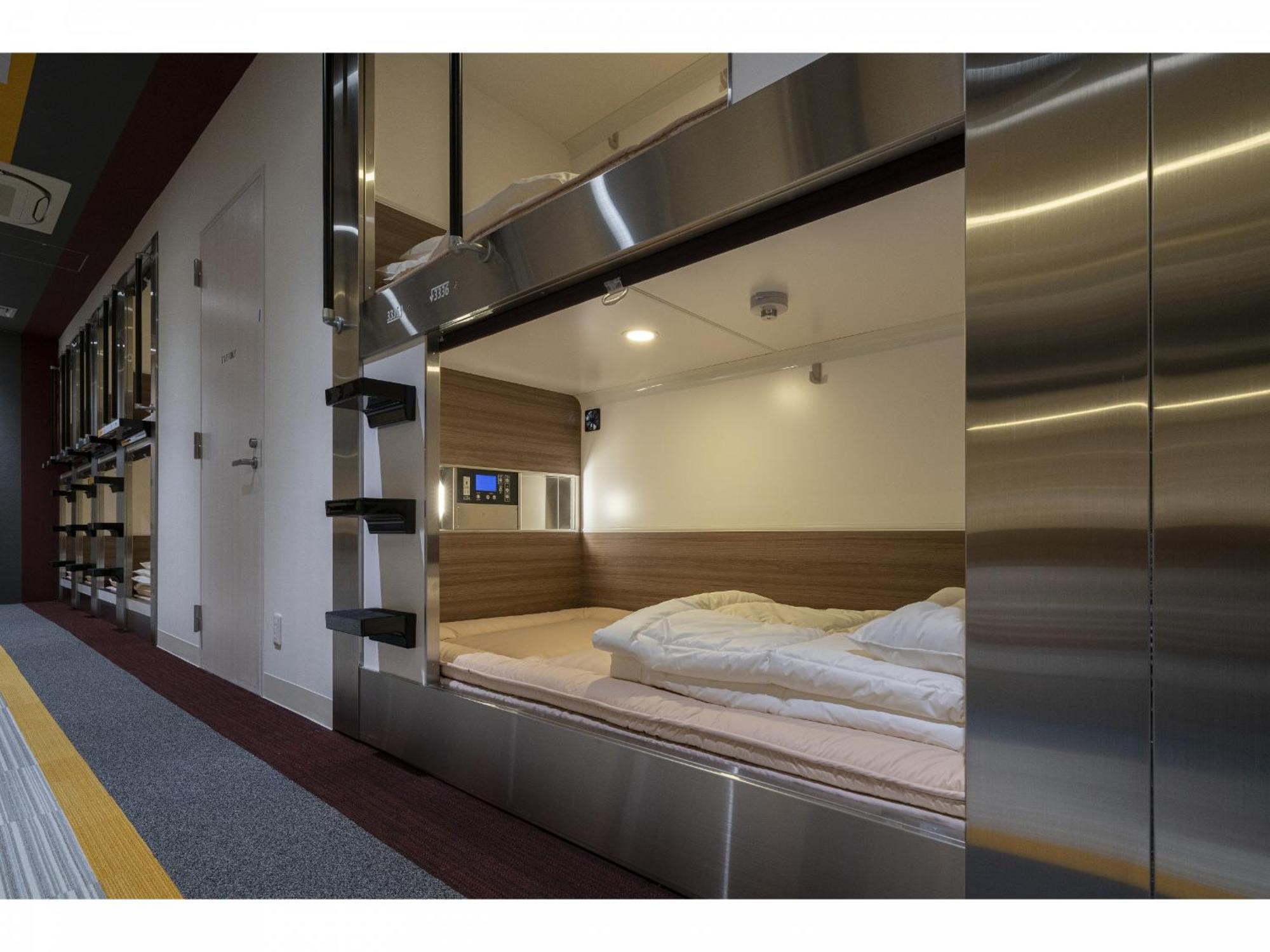 Capsule Hotel J Garden Shin-Osaka Exteriör bild