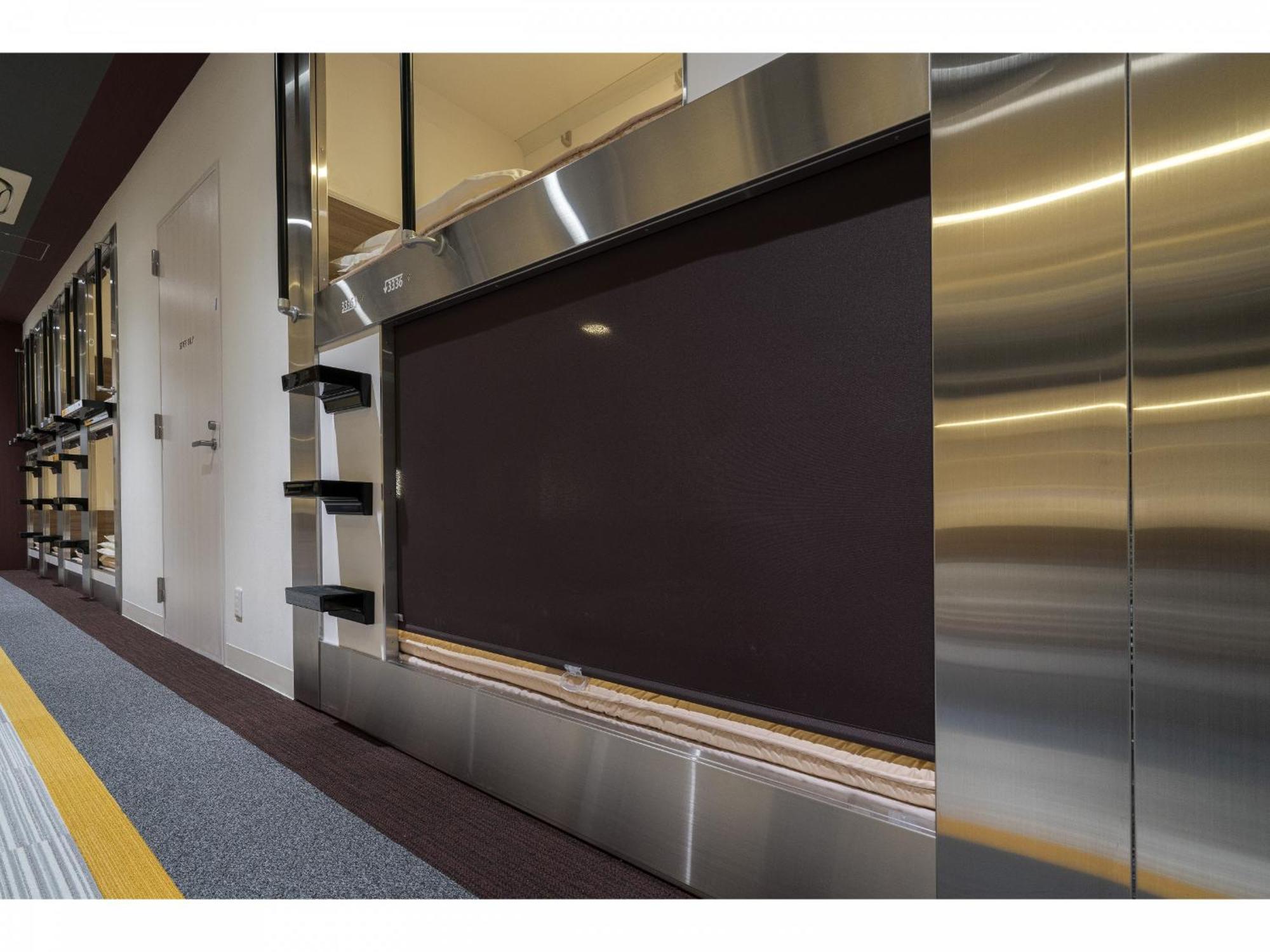 Capsule Hotel J Garden Shin-Osaka Exteriör bild